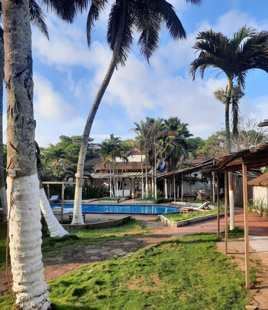 Grand-Bassam-La-Cité-Balnéaire-Phare-de-Côte d'Ivoire-koral-beach-hotel