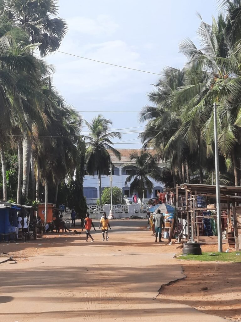 Grand-Bassam-La-Cité-Balnéaire-Phare-de-Côte d'Ivoire-city-tour