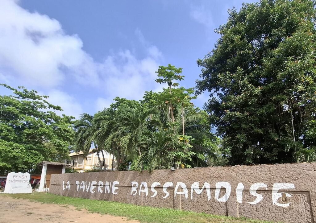 Grand-Bassam-La-Cité-Balnéaire-Phare-de-Côte d'Ivoire-taverne-bassamoise