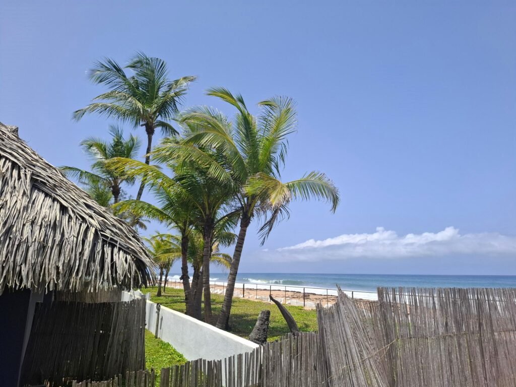 Grand-Bassam-La-Cité-Balnéaire-Phare-de-Côte d'Ivoire-vue-atlantique