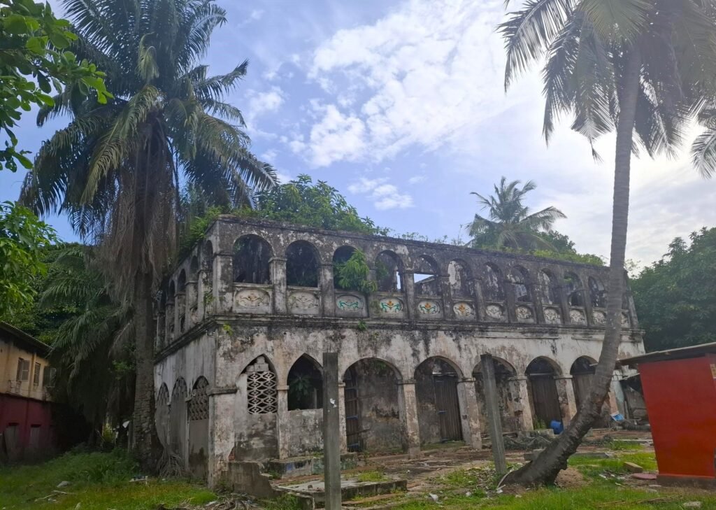 Grand-Bassam-La-Cité-Balnéaire-Phare-de-Côte d'Ivoire-maison-ganamet