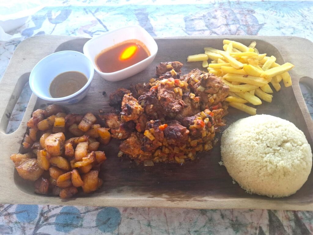 Risques-à-connaître-avant-de-voyager en-Côte d'Ivoire-risques-alimentaires-cotedivoire-plat-traditionnel