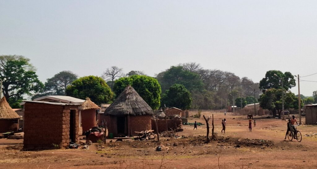 Korhogo-Guide-Voyage-2025-Culture-et-Sites-Incontournables-village-niofoin